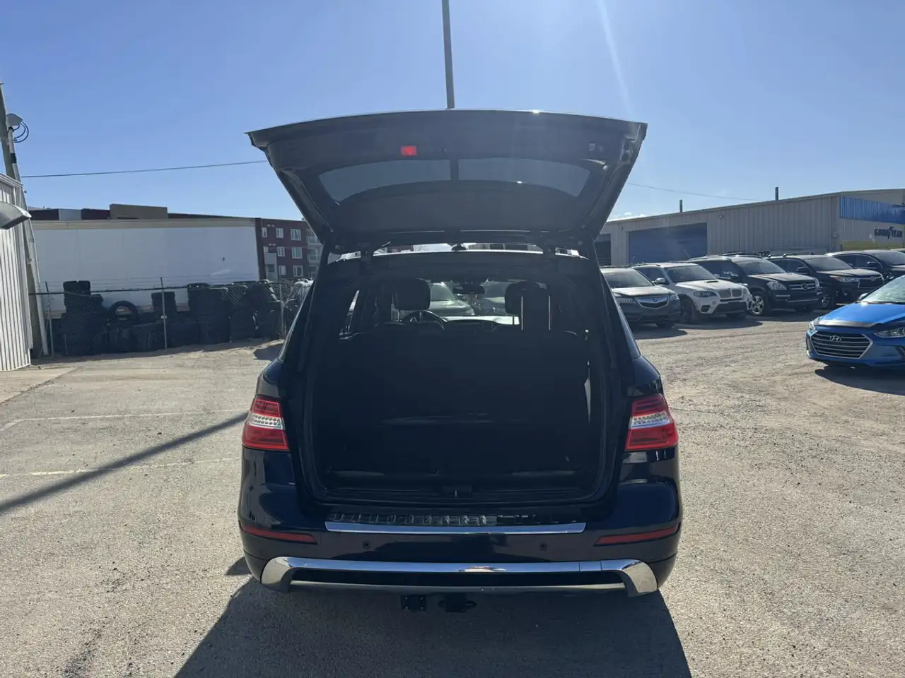 Mercedes-Benz M-Class снимка Mercedes-Benz M-Class