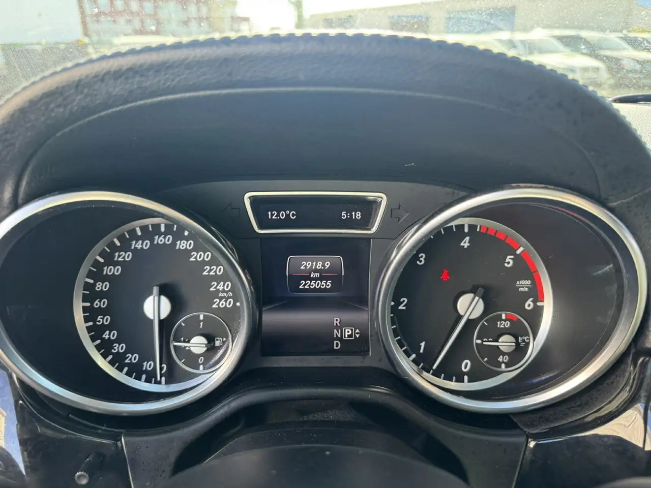 Mercedes-Benz M-Class снимка Mercedes-Benz M-Class