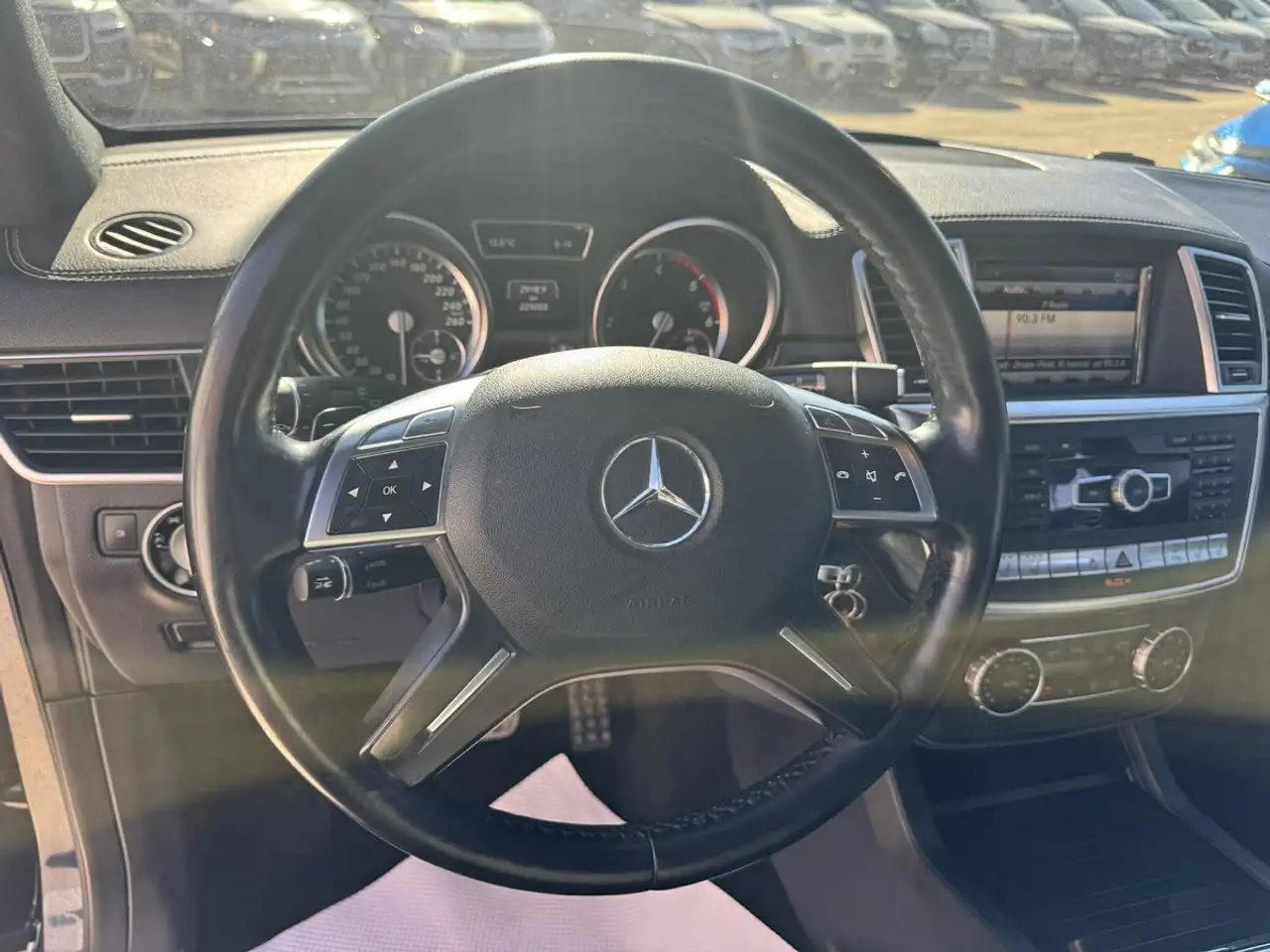 Mercedes-Benz M-Class снимка Mercedes-Benz M-Class