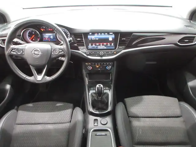 Opel Astra view 5