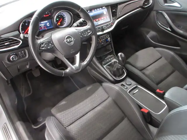 Opel Astra view 7