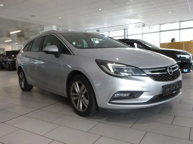 Opel Astra view 2