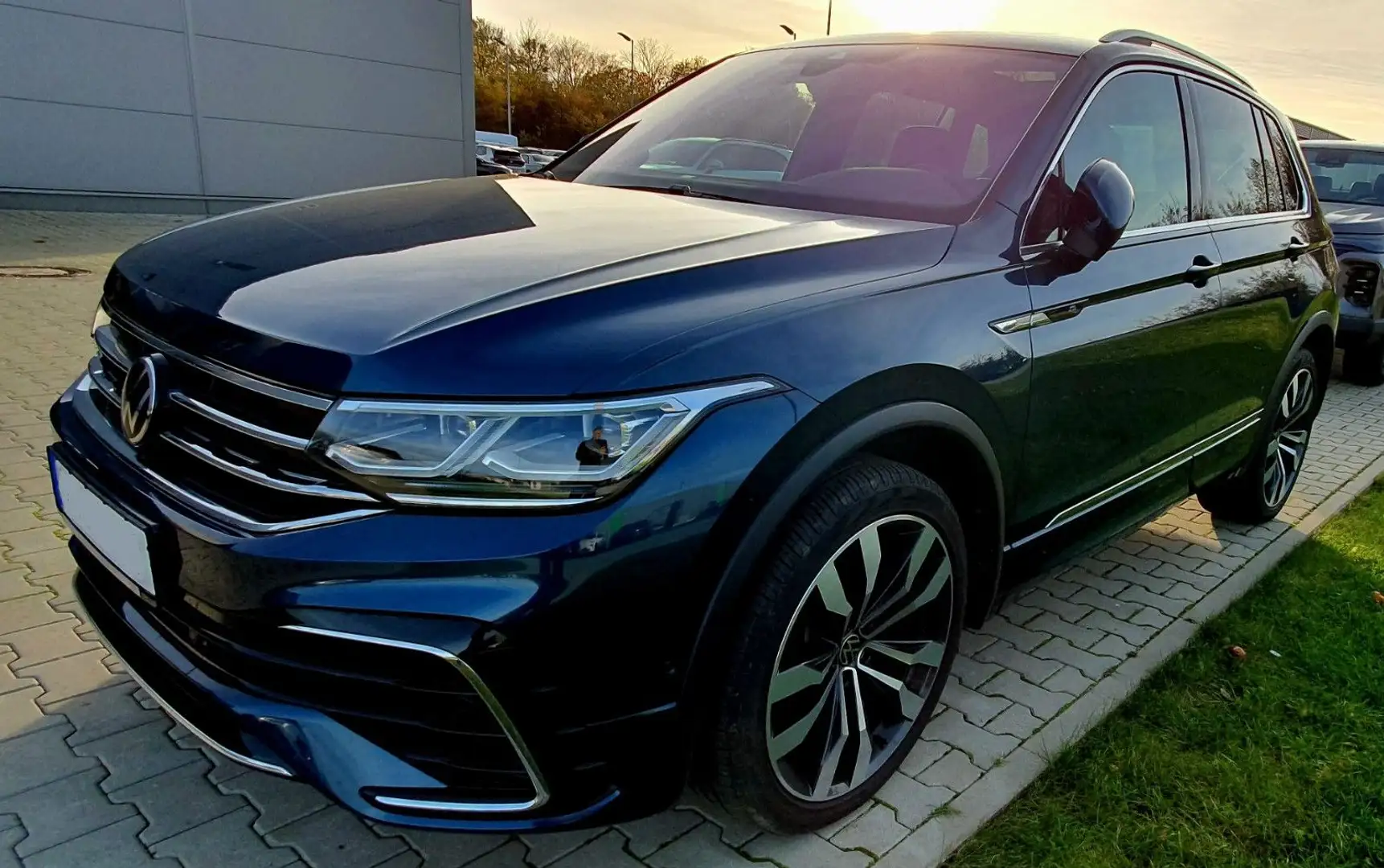 Volkswagen Tiguan R-Line 4Motion Navi R Line Sport Plus "20 Blau - 1