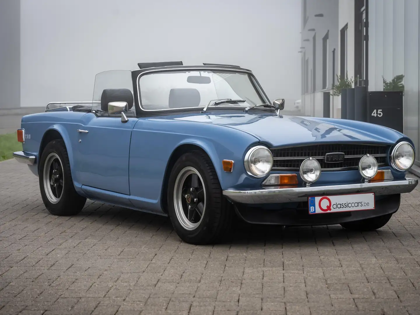 Triumph TR6 PI Injection  Fantastic Car Bleu - 1