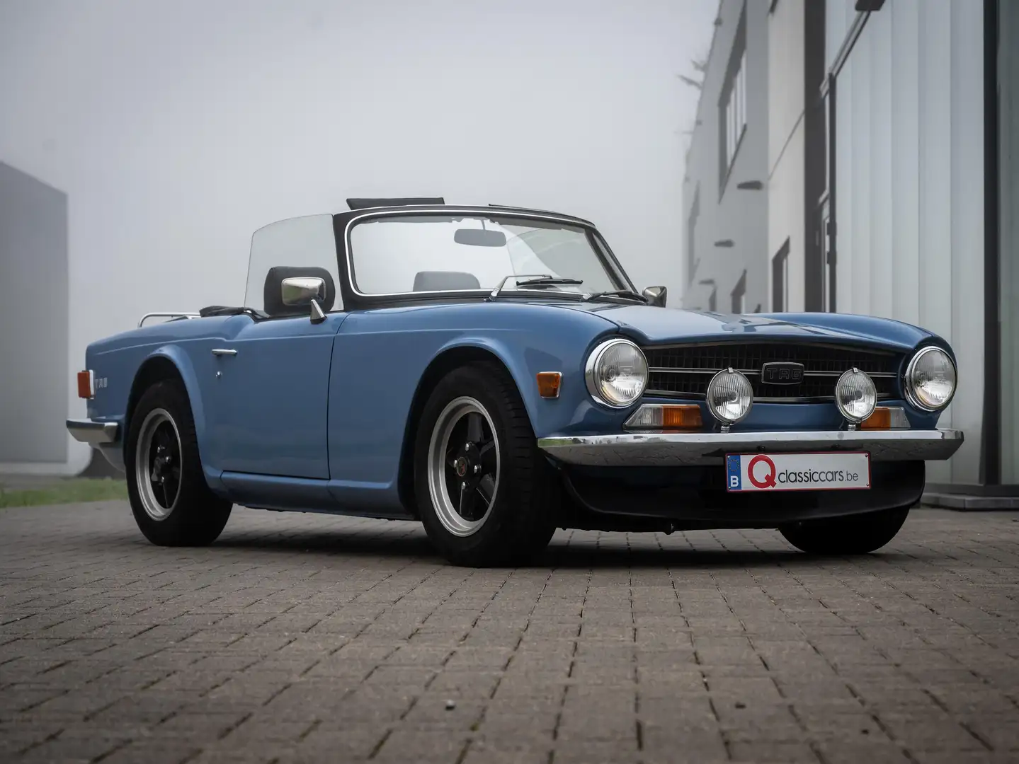 Triumph TR6 PI Injection  Fantastic Car Bleu - 2