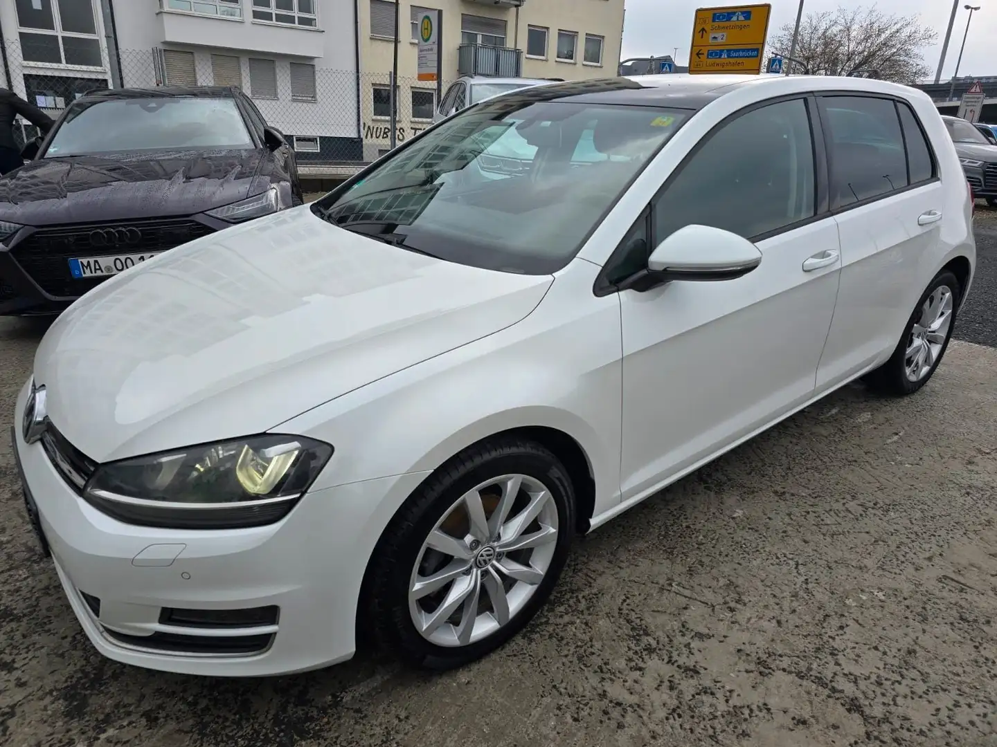 Volkswagen Golf VII Lim. Highline BMT 1,4 TSI ALCANTARA*NAV Weiß - 1
