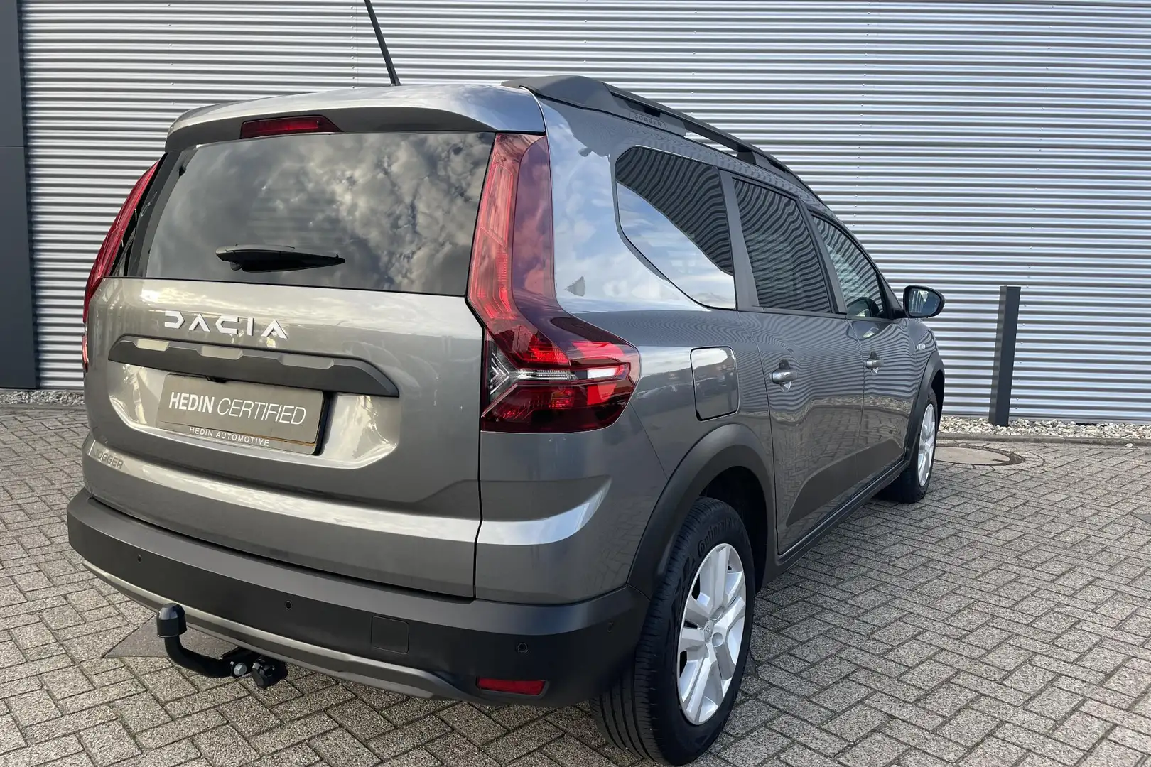 Dacia Jogger 1.0 TCe 100 ECO-G Expression 5p. Trekhaak - naviga Grijs - 2