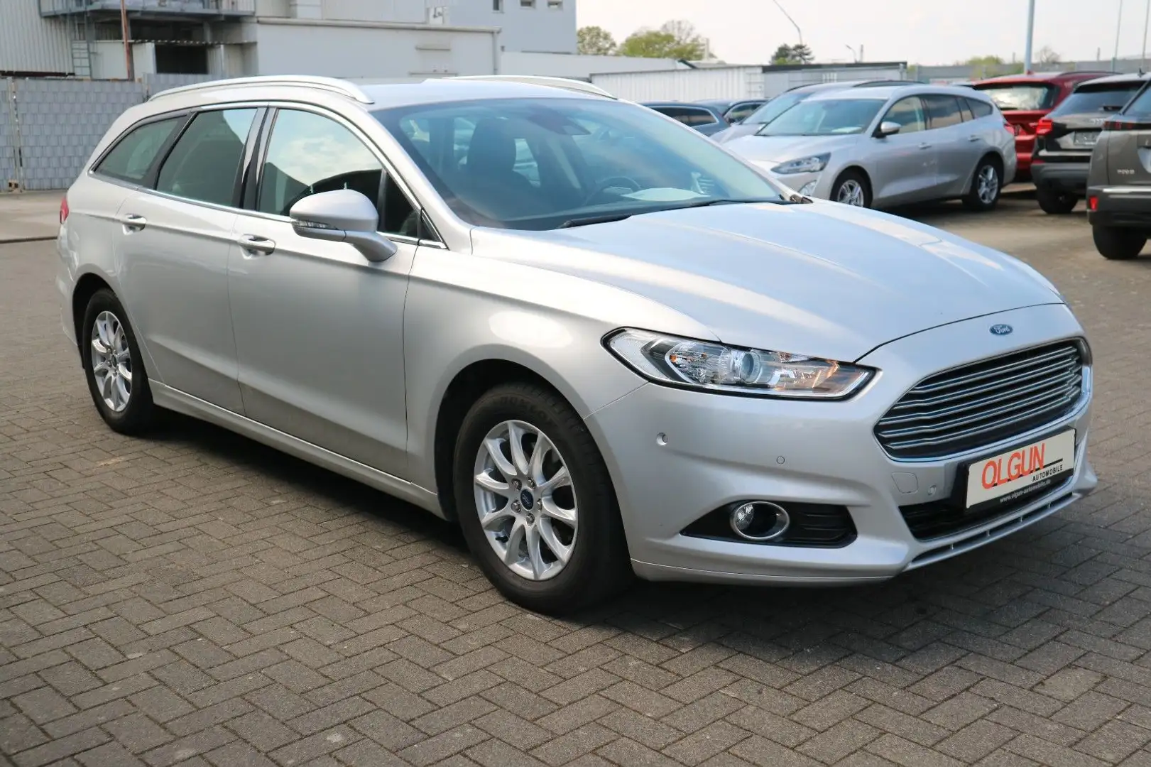 Ford Mondeo Turnier Titanium Aut *AHK*NAVI*SHZ*PDC* Plateado - 2