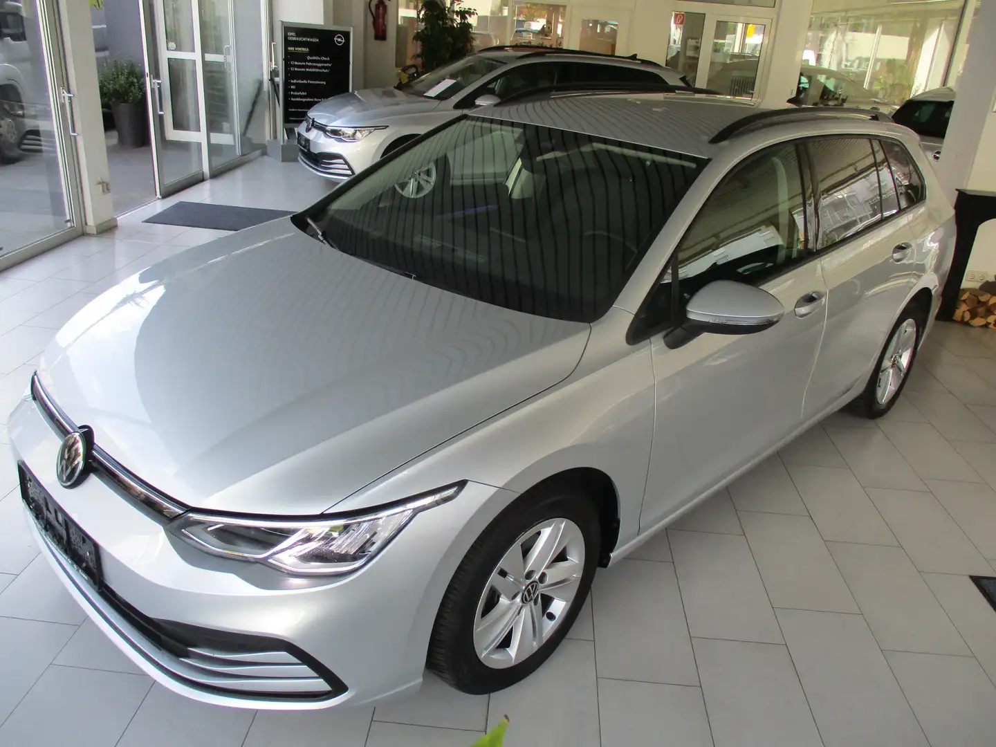 Volkswagen Golf Variant Life/ Navi/ Sitzheizung/ Allwetter/ BT/ USB/ PP Silber - 2