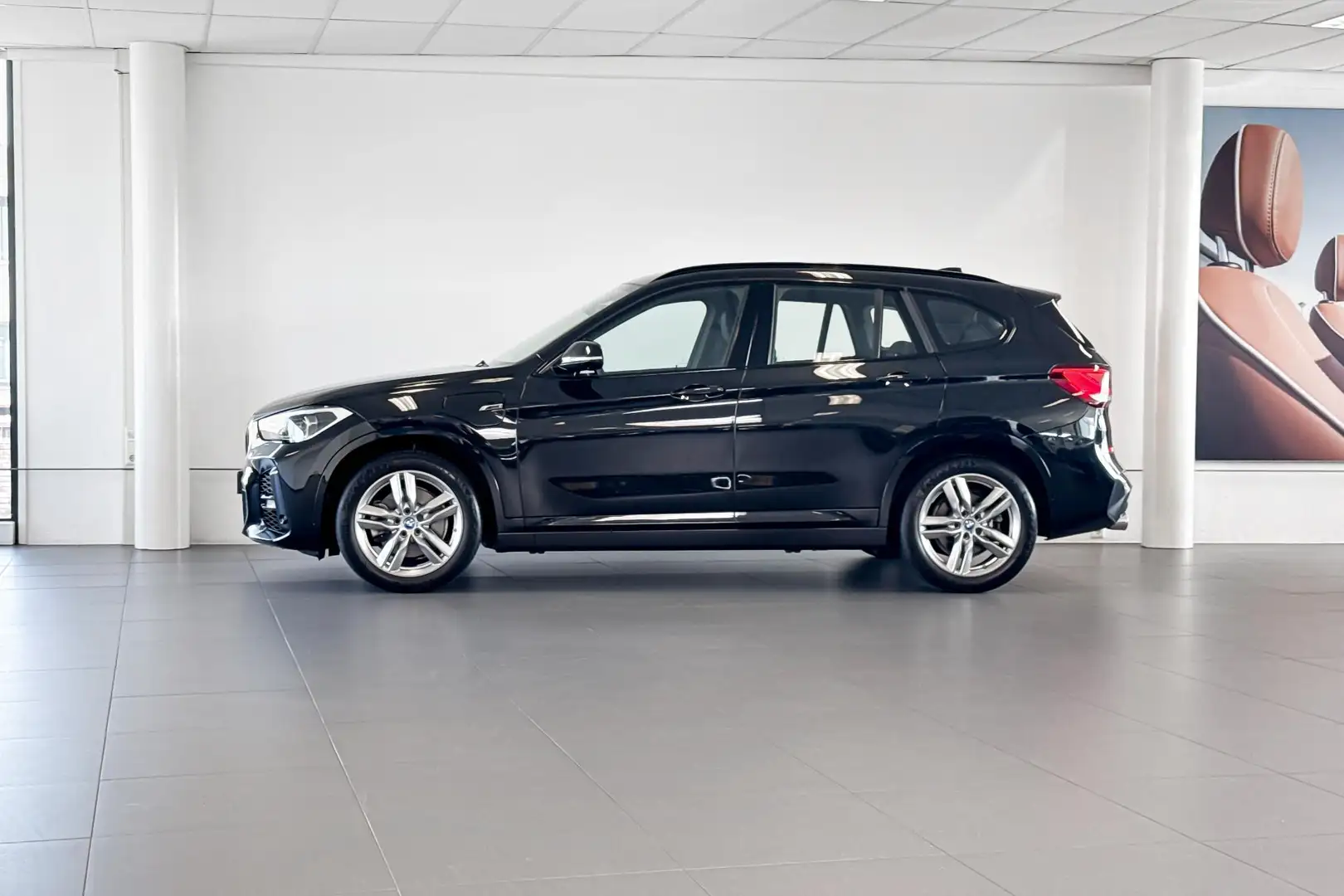BMW X1 xDrive25e | M Sport | Stoelverwarming | Comfort Ac Zwart - 2