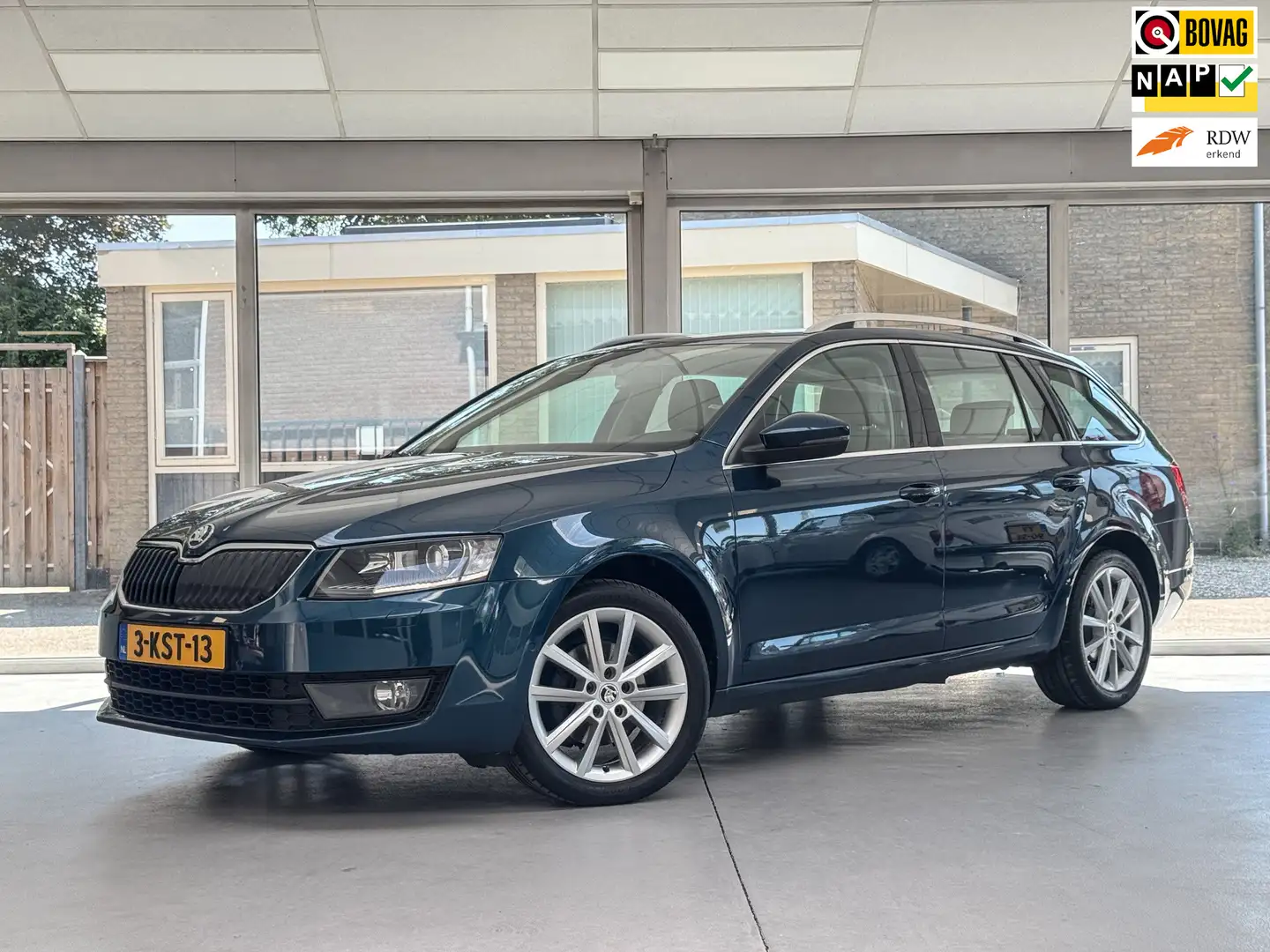 Skoda Octavia Combi 1.2 TSI Greentech Elegance Businessline|Trek Azul - 1