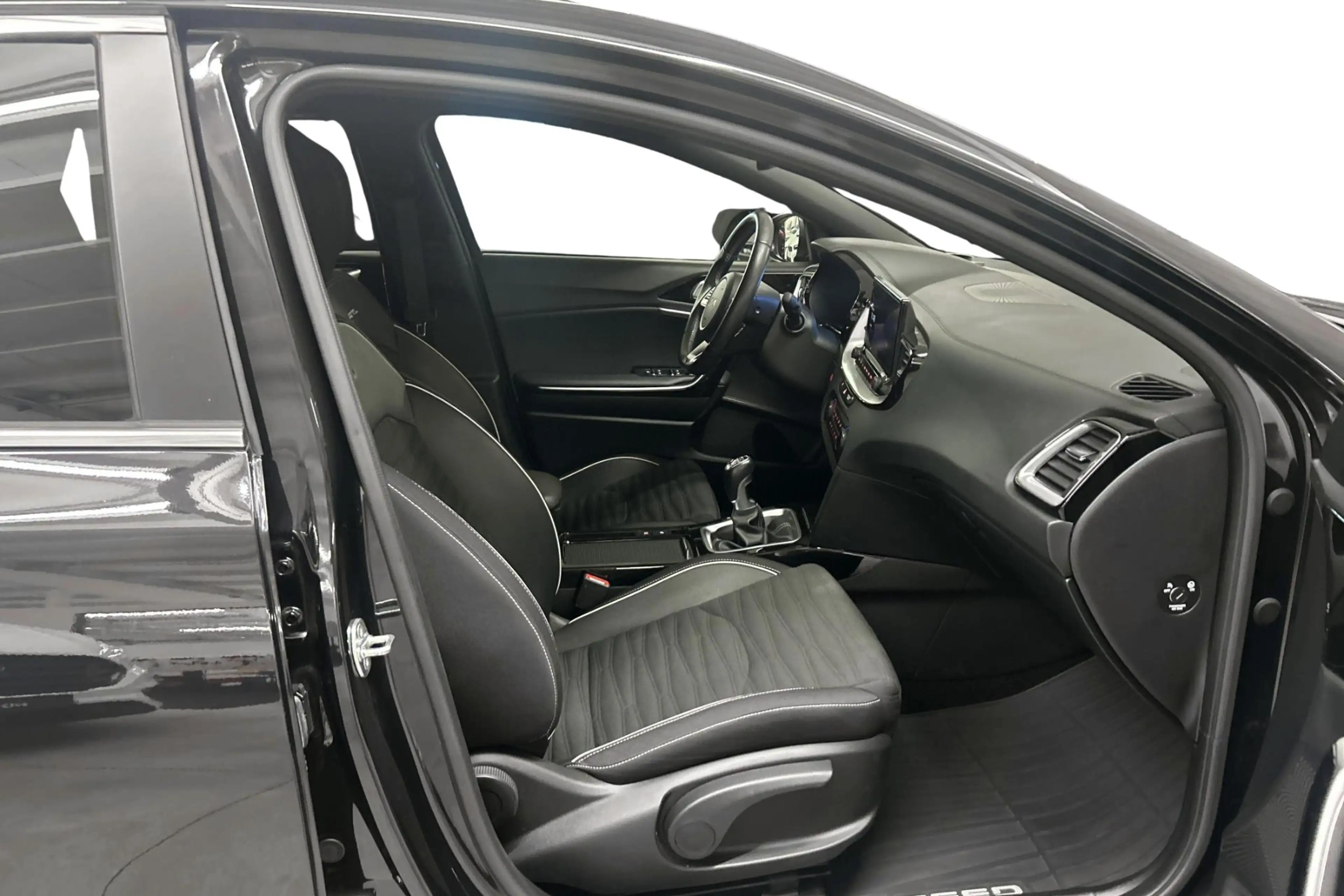 Kia Ceed SW / cee'd SW Sportswagon GT Line 1.0 T-GDi 120 ISG — photo 6