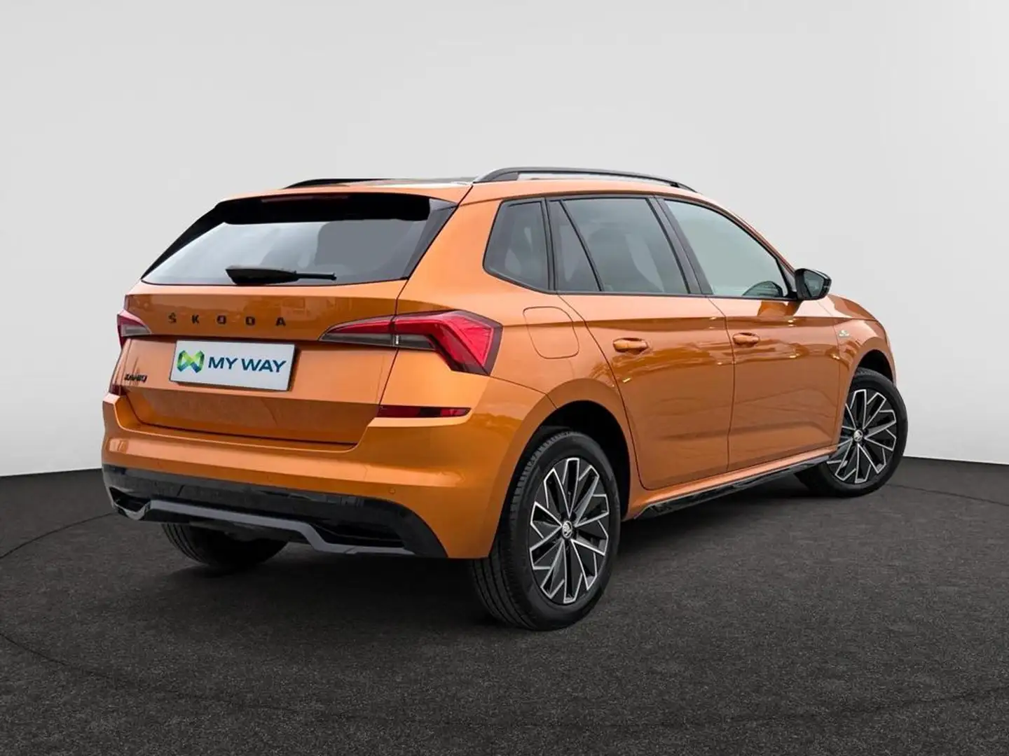 Skoda Kamiq Kamiq Monte Carlo 1.0 TSI (110pk) DSG /// wegklapbare trekhaak /// panoramisch dak Oranje - 2