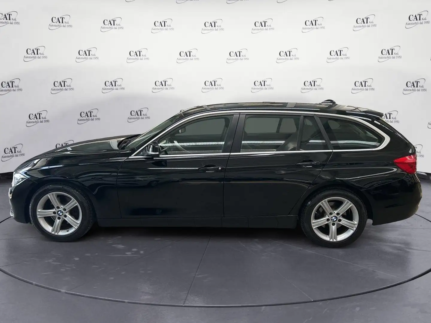 BMW 320 320d  Sport Zwart - 2