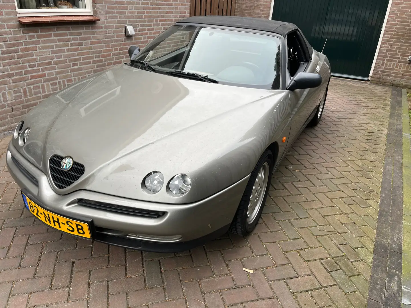 Alfa Romeo Spider 2.0-16V T.Spark Šedá - 1