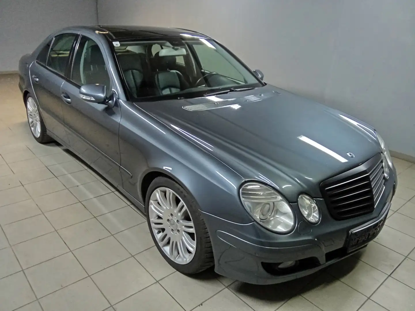 Mercedes-Benz E 280 CDI 4Matic Gris - 2