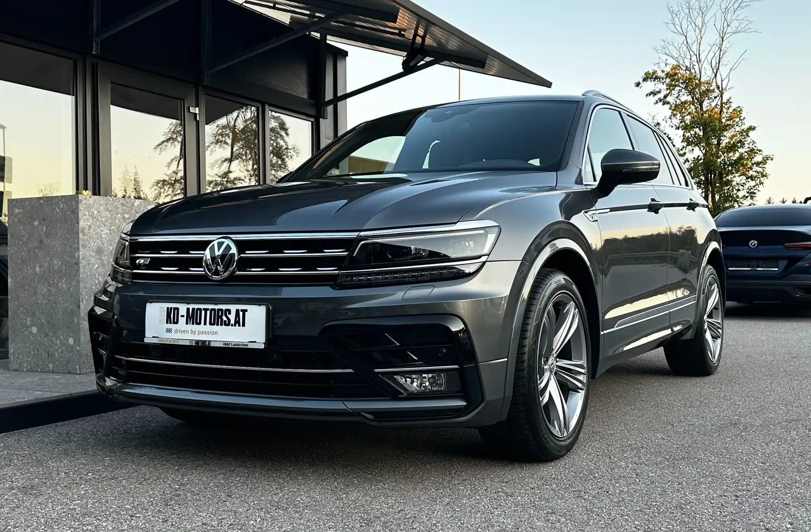 Volkswagen Tiguan 1,4 TSI R-Line DSG *1.Besitz*AHK*ACC*SHZ*Virtaul* Grau - 1
