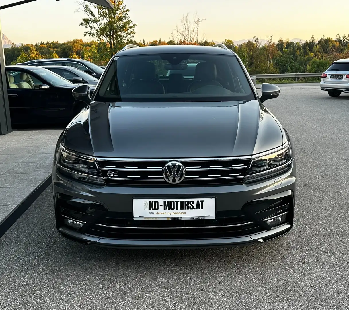 Volkswagen Tiguan 1,4 TSI R-Line DSG *1.Besitz*AHK*ACC*SHZ*Virtaul* Grau - 2