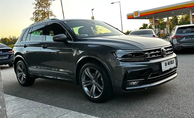 Volkswagen Tiguan view 3