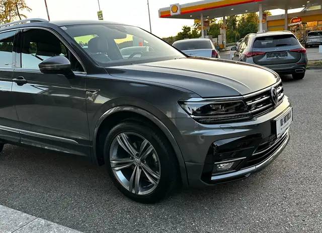 Volkswagen Tiguan view 4