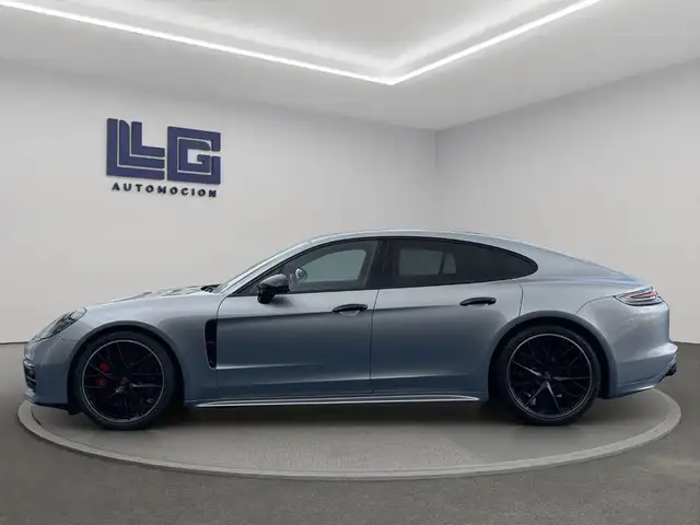 Porsche Panamera view 9