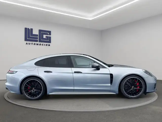 Porsche Panamera view 5