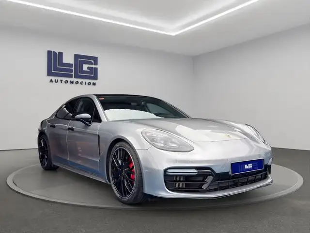 Porsche Panamera view 4