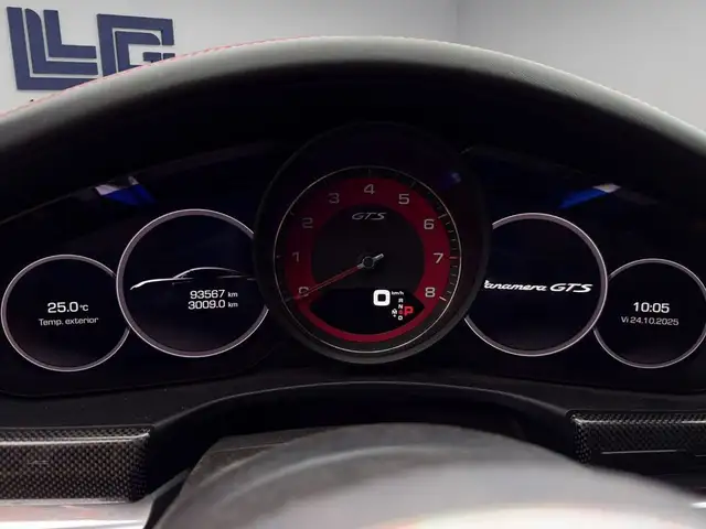 Porsche Panamera view 14
