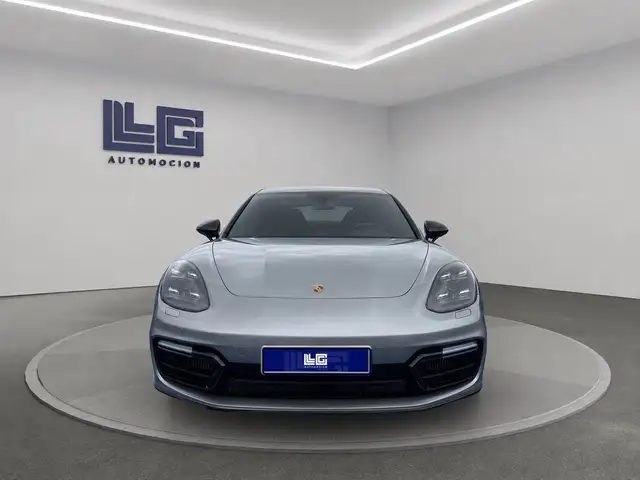 Porsche Panamera view 3