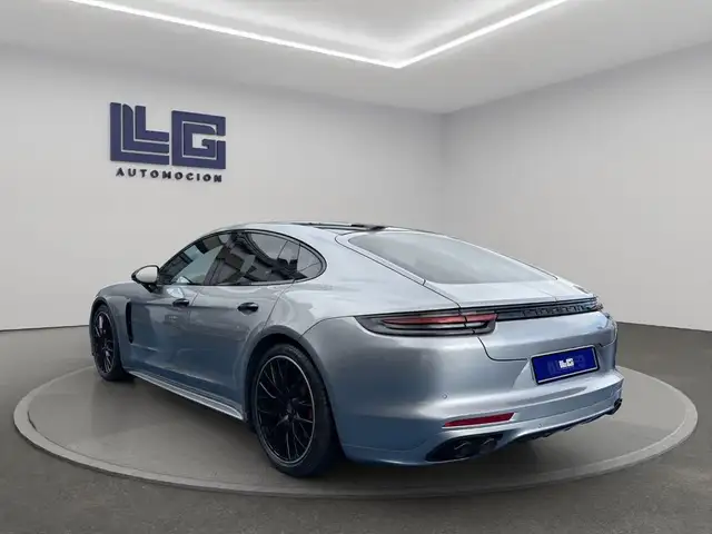 Porsche Panamera view 8
