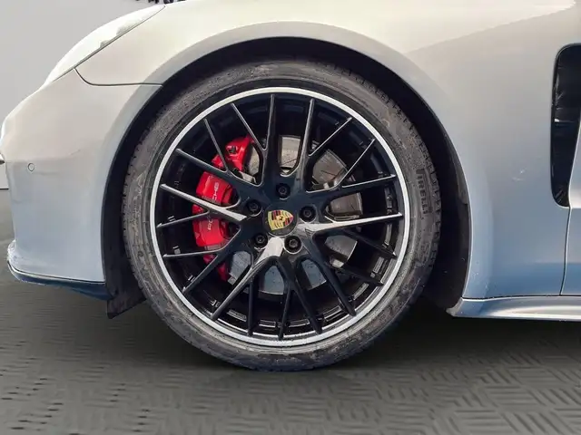 Porsche Panamera view 10