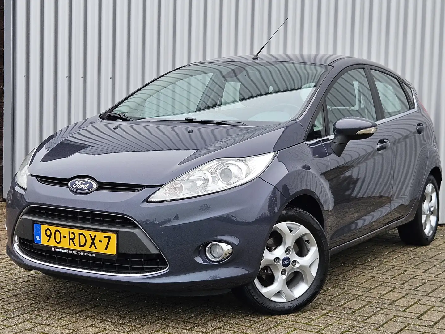 Ford Fiesta 1.25 Titanium /Dealer Onderhouden/Cruise/PDC/Trekh Grau - 1