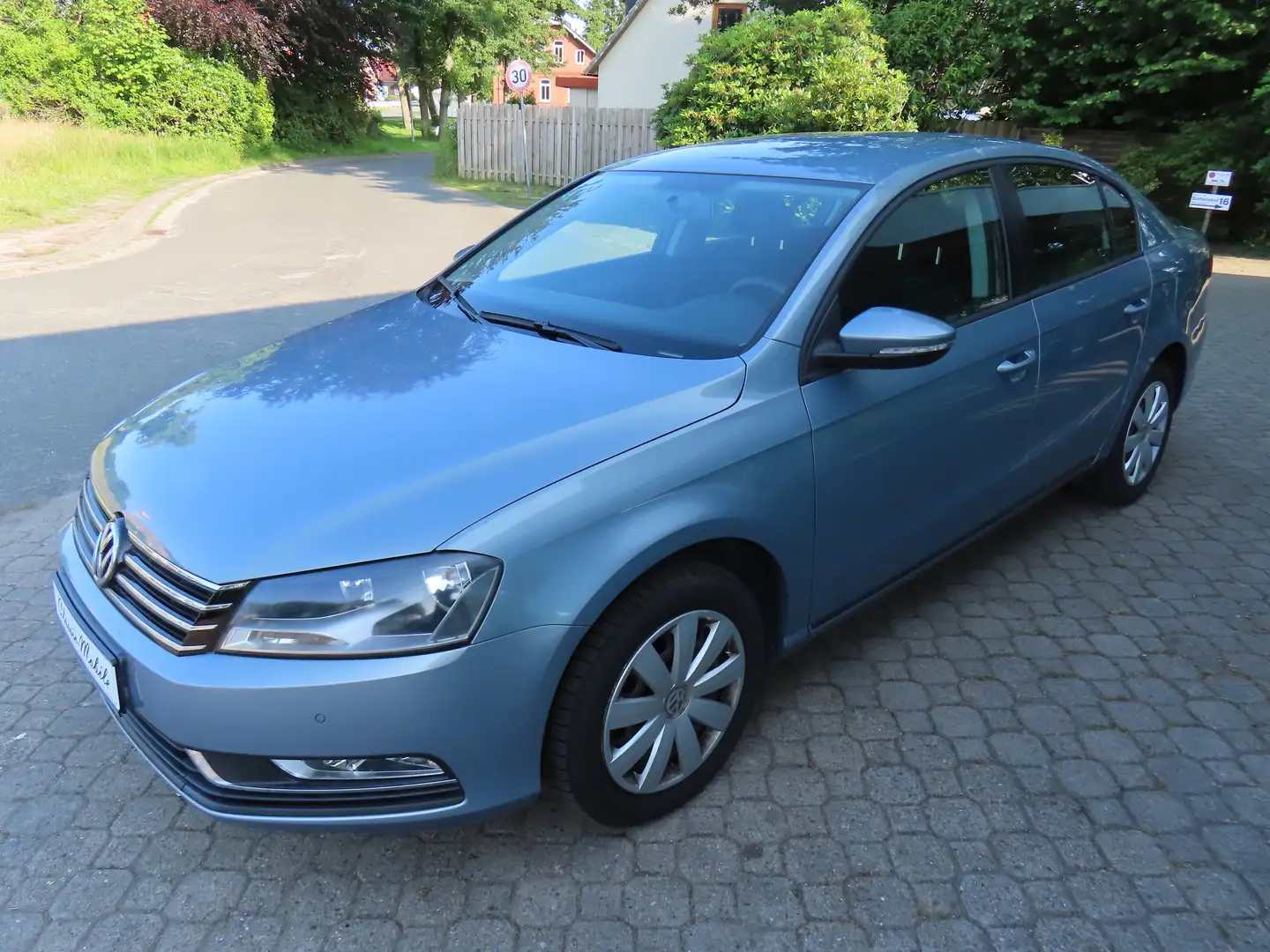 Volkswagen Passat 2.0 TDI DSG BlueMotion Trendline *1.Hand*PDC*Klima Bleu - 2