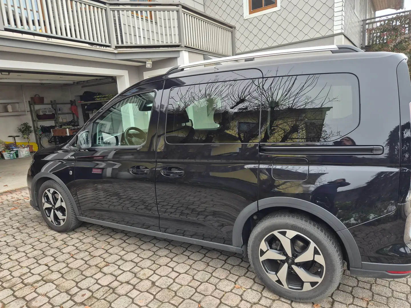 Ford Tourneo Connect Tourneo Connect 2,0 EcoBlue L1 Active Aut. Active Schwarz - 1
