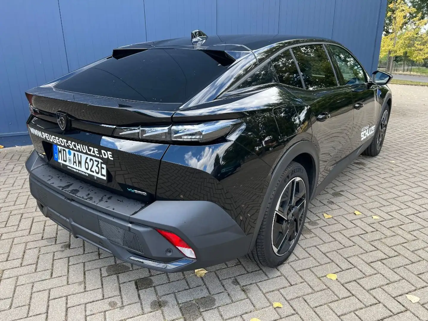 Peugeot 408 Hybrid 225 e-EAT8 GT (F) Schwarz - 2