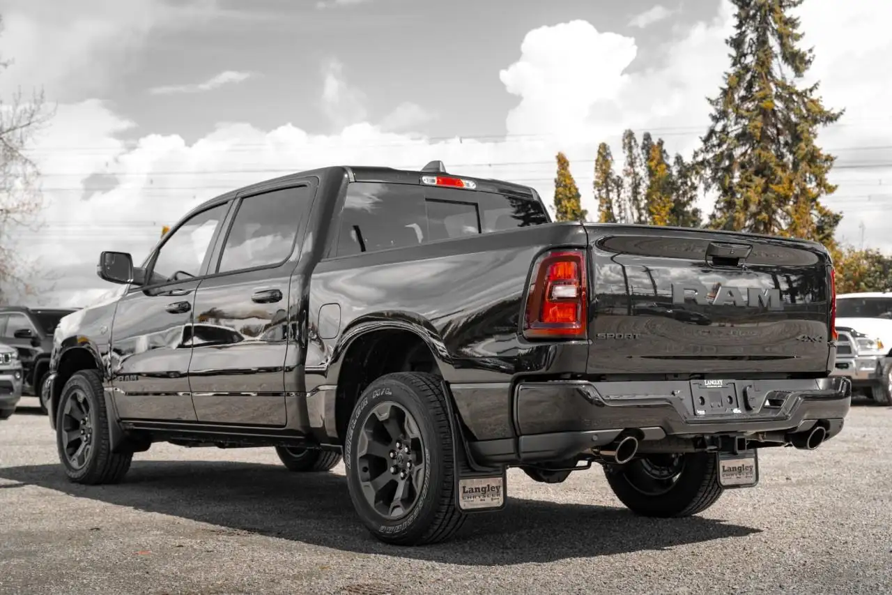 RAM 1500 снимка RAM 1500