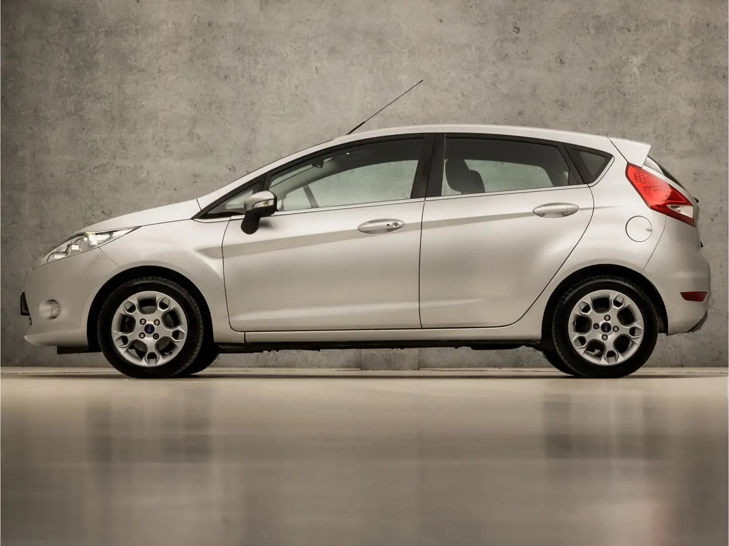 Ford Fiesta 1.6 Titanium Sport (5 DEURS, CLIMATE, CRUISE, PARK Grijs - 2