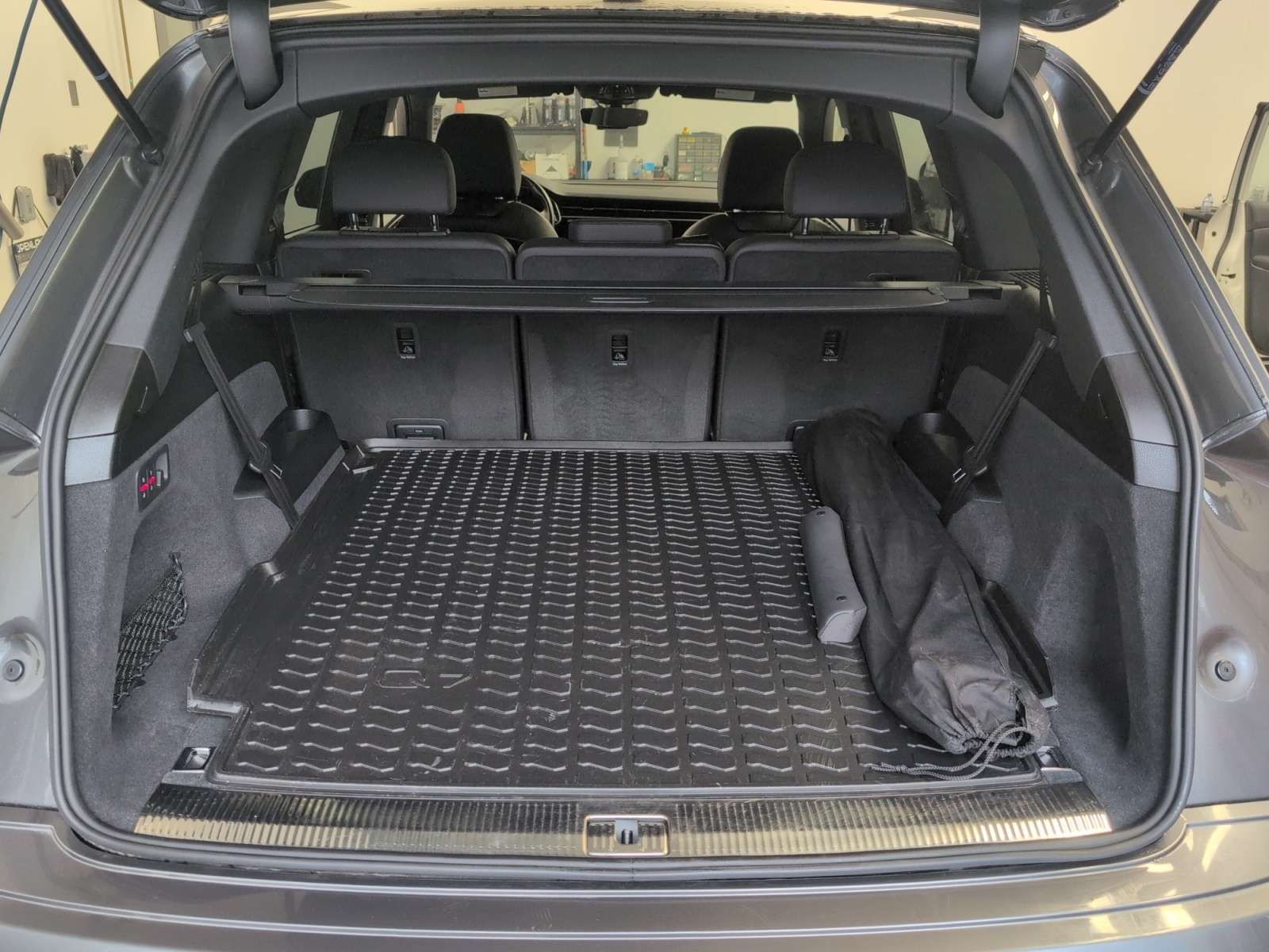2023 Audi Q7 Komfort! 7 passenger, Leather, Moonroof! DEMO thumb 17