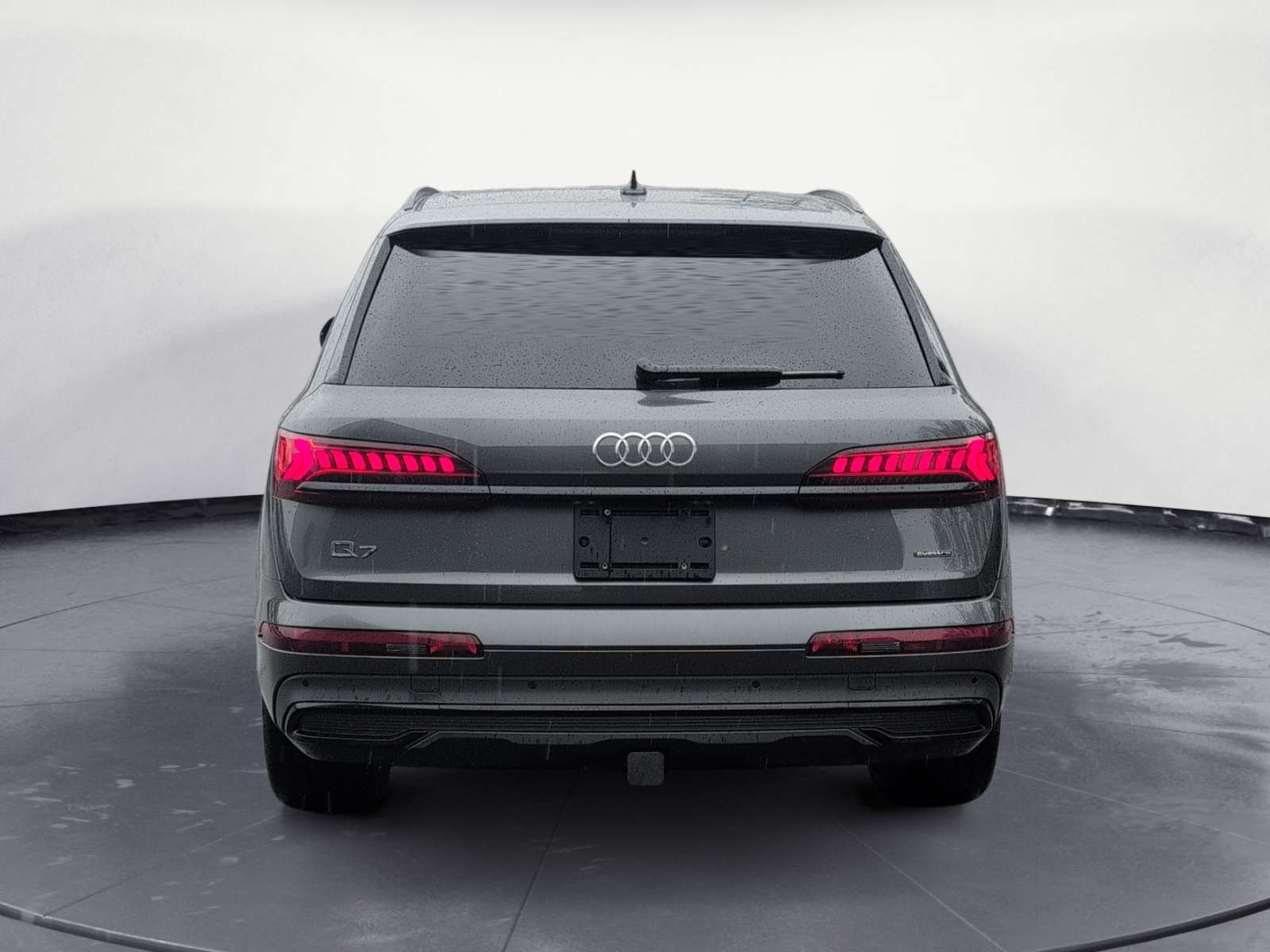 2023 Audi Q7 Komfort! 7 passenger, Leather, Moonroof! DEMO alt 4