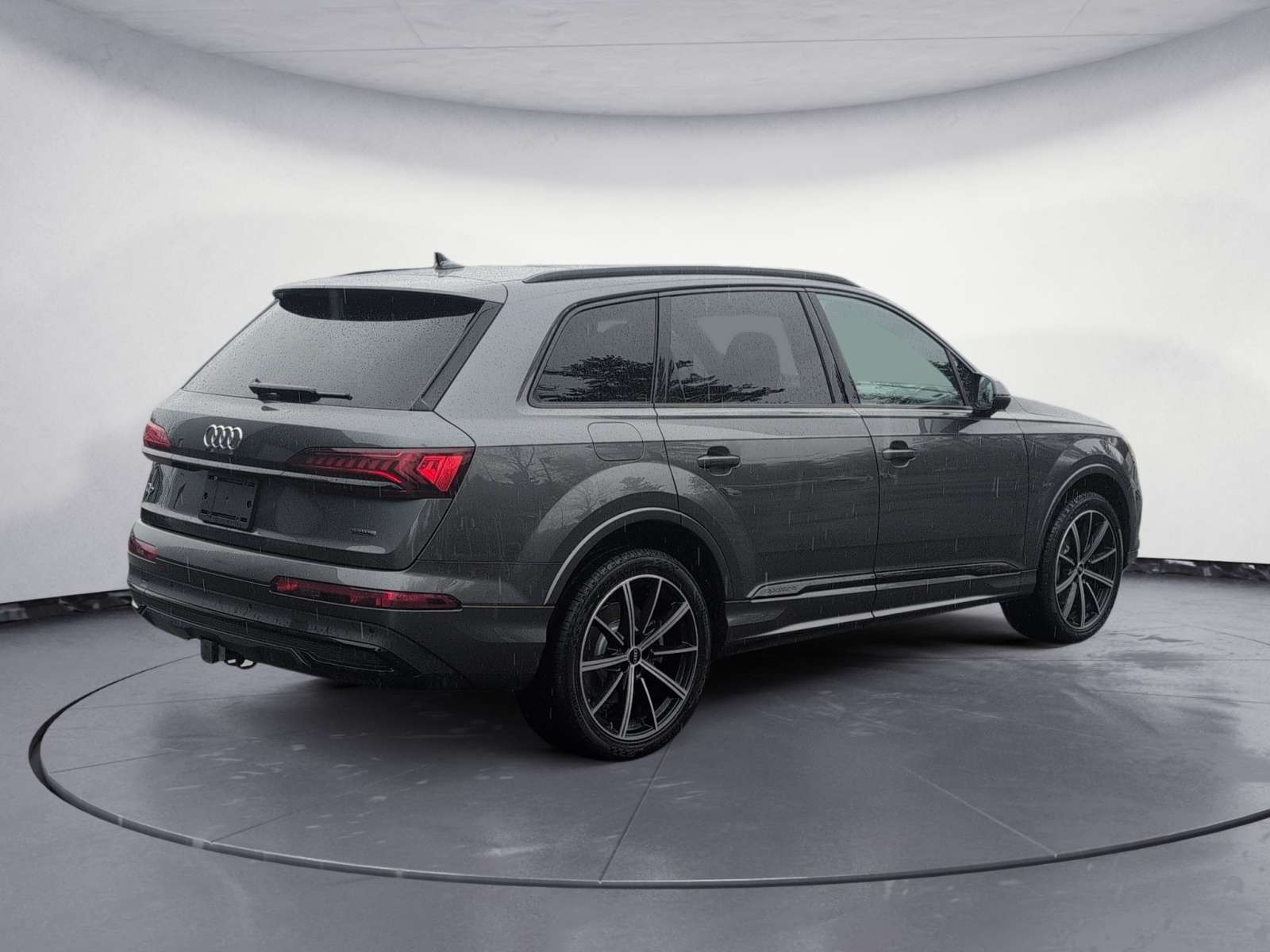 2023 Audi Q7 Komfort! 7 passenger, Leather, Moonroof! DEMO alt 5