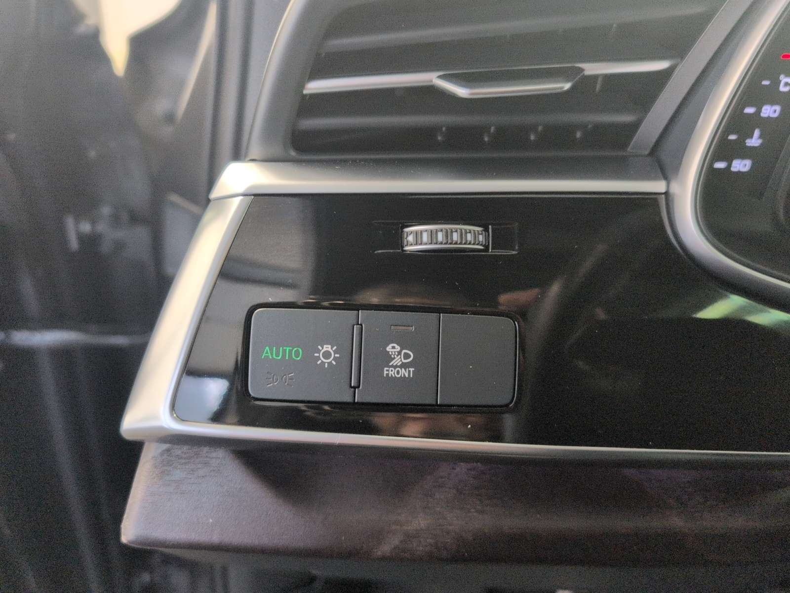 2023 Audi Q7 Komfort! 7 passenger, Leather, Moonroof! DEMO thumb 22