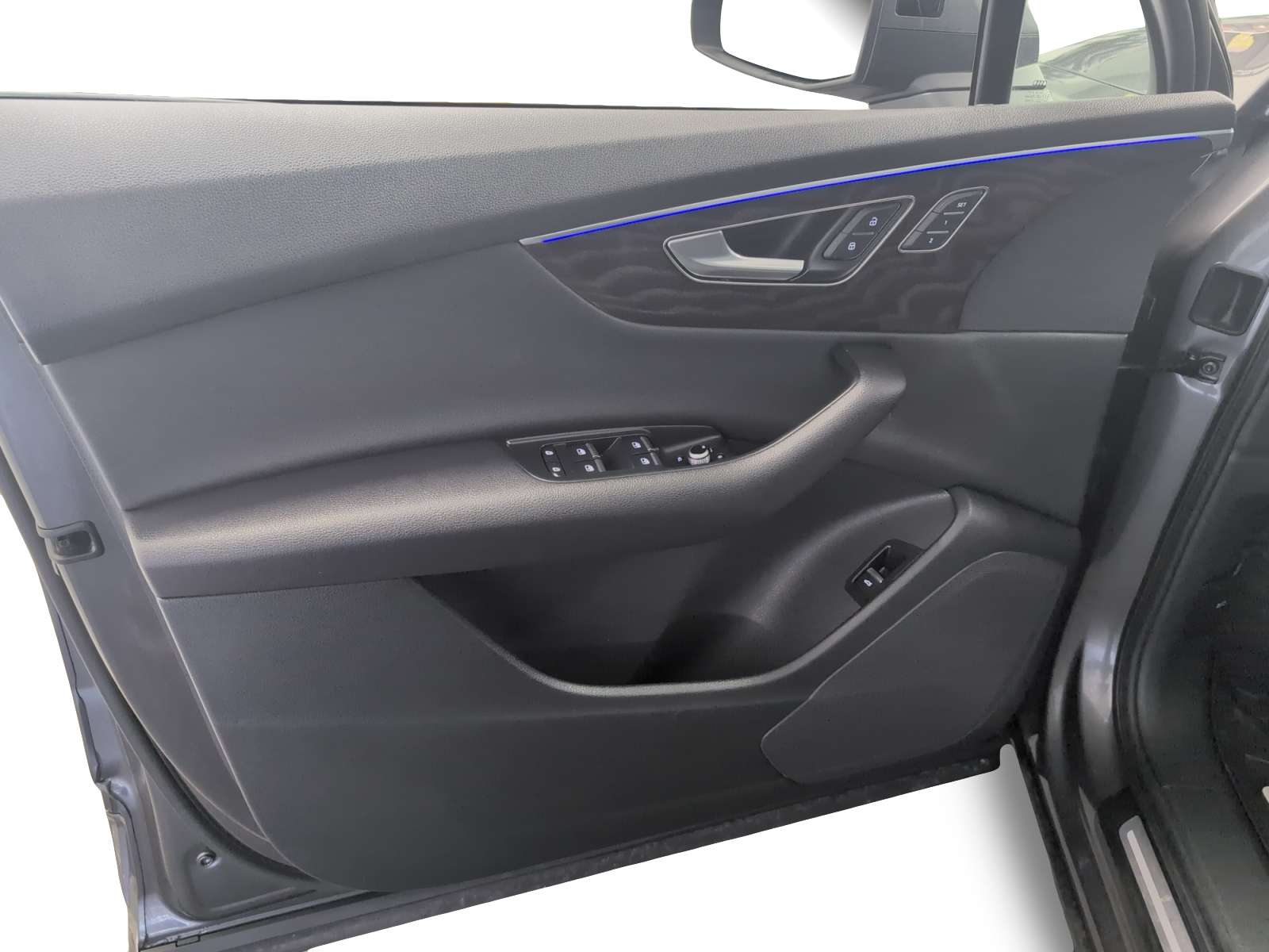2023 Audi Q7 Komfort! 7 passenger, Leather, Moonroof! DEMO thumb 9