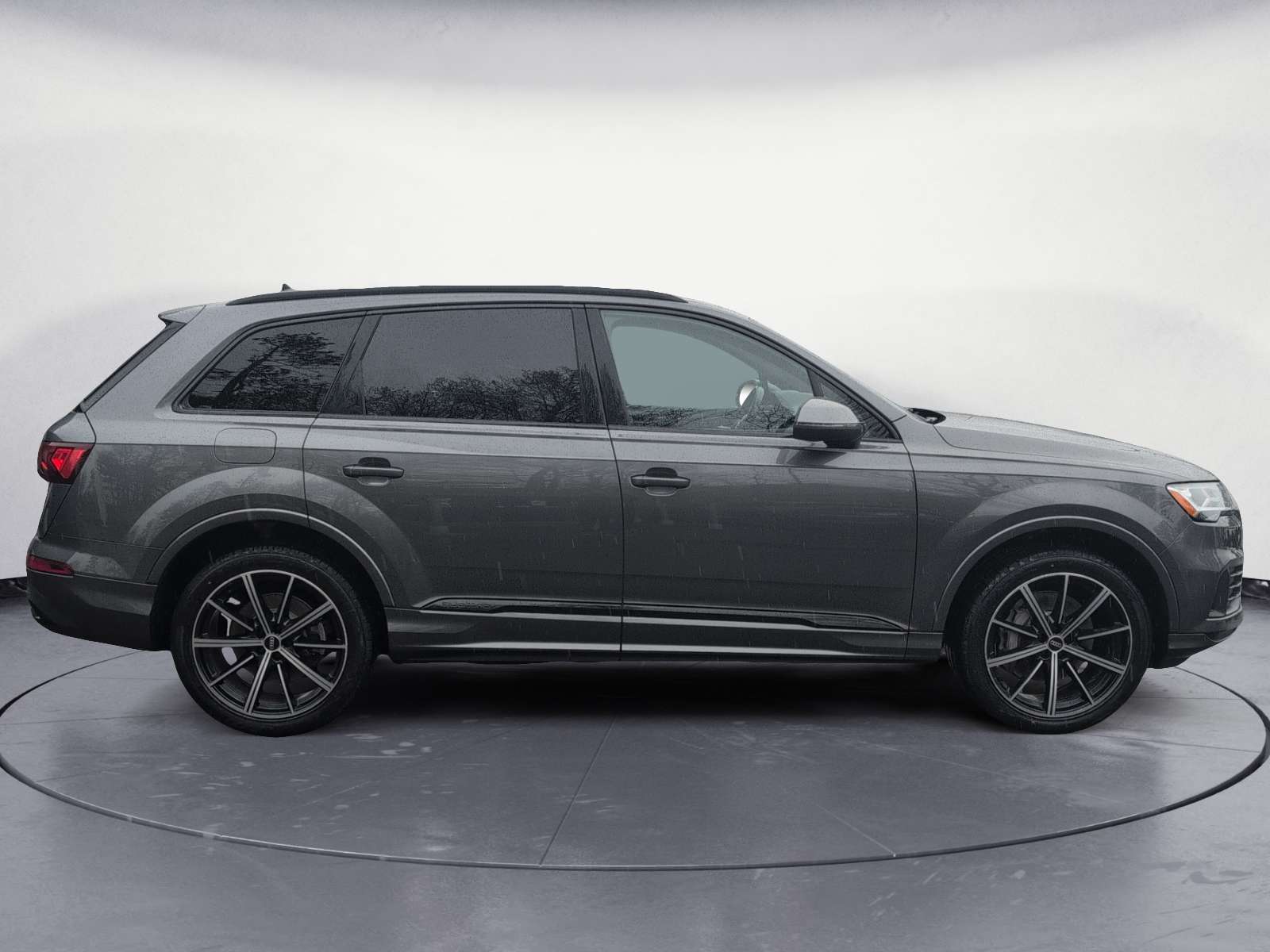 2023 Audi Q7 Komfort! 7 passenger, Leather, Moonroof! DEMO thumb 6