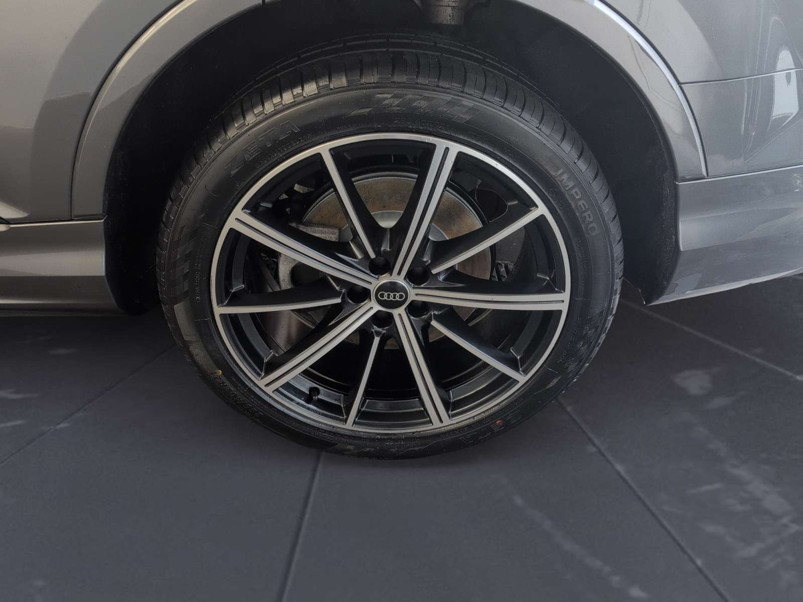 2023 Audi Q7 Komfort! 7 passenger, Leather, Moonroof! DEMO thumb 14