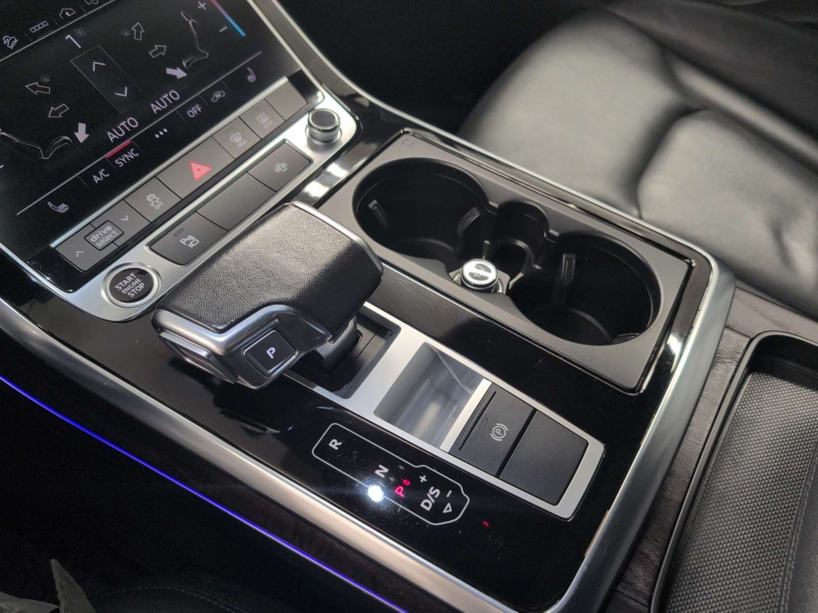 2023 Audi Q7 Komfort! 7 passenger, Leather, Moonroof! DEMO thumb 18