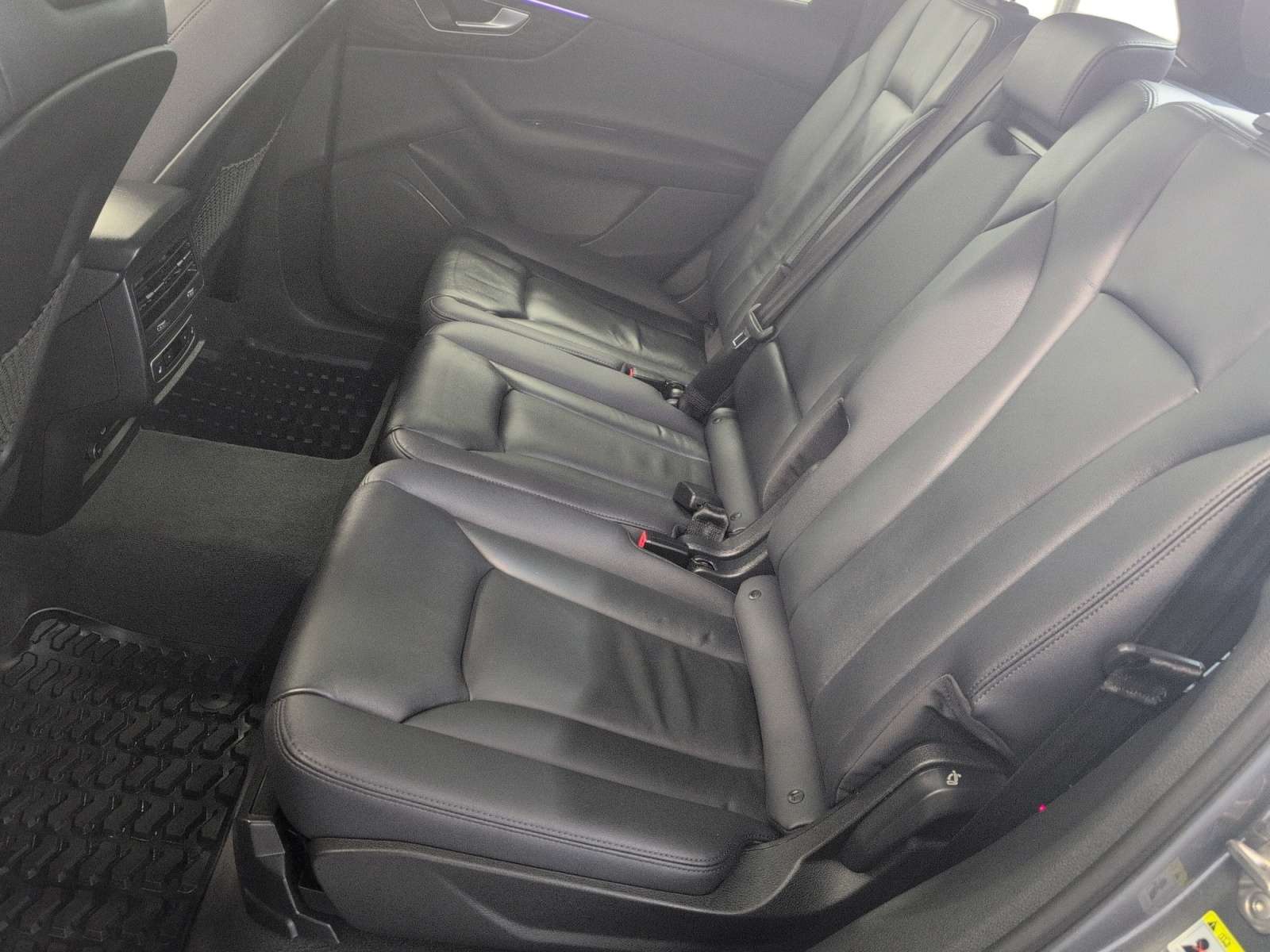 2023 Audi Q7 Komfort! 7 passenger, Leather, Moonroof! DEMO thumb 13