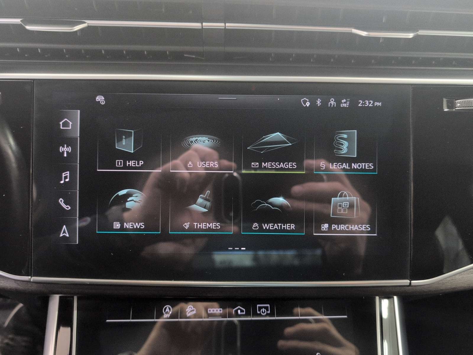 2023 Audi Q7 Komfort! 7 passenger, Leather, Moonroof! DEMO thumb 20