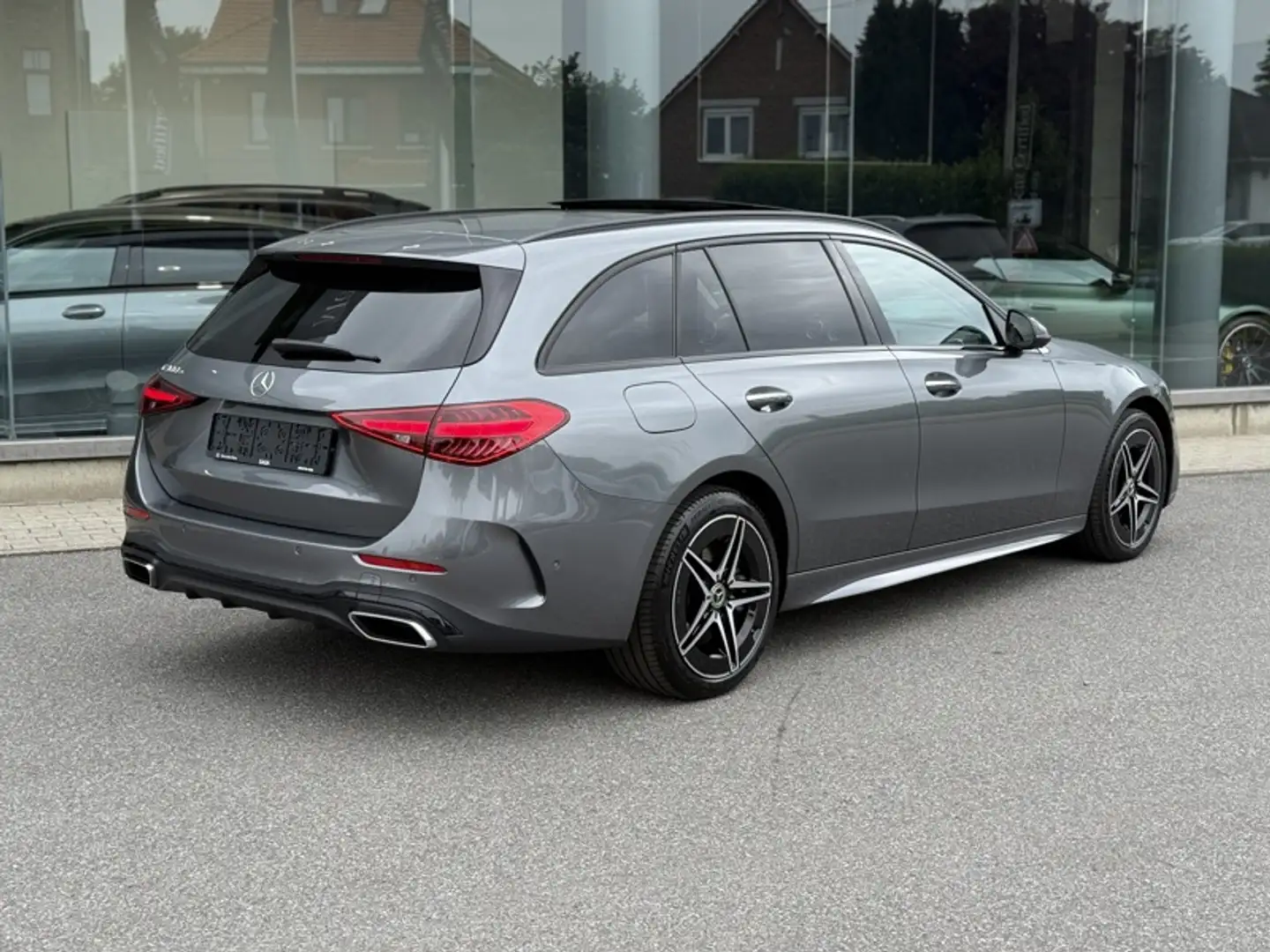 Mercedes-Benz C 300 e break AMG Pack Night Pano Burmester Grijs - 2