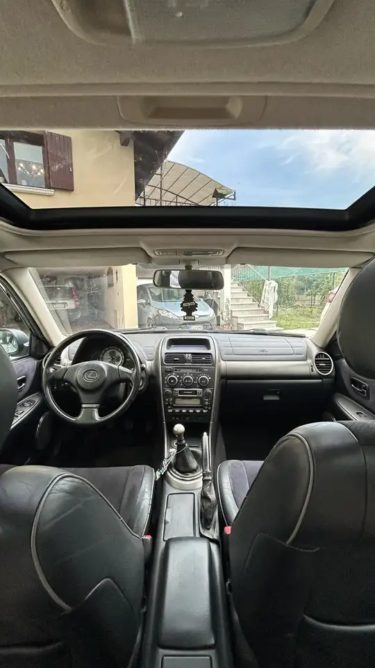 Lexus IS 200 berlina, foto 6