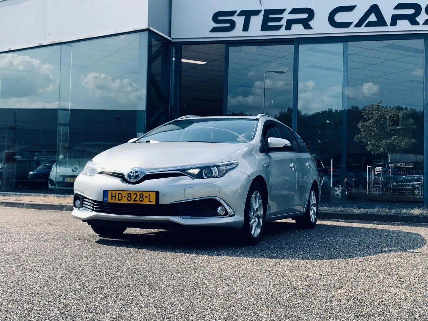 Toyota Auris Touring Sports 1.8 Hybrid Executive, Navi, Camera, Grau - 1